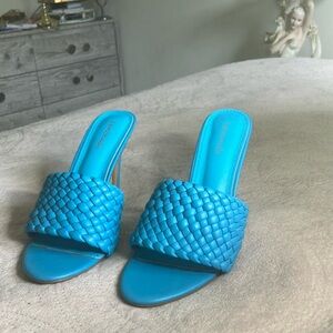 Stunt in these turquoise blue mules!!